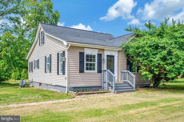 Property Photo: 13832 Post Oak Road VA 22551