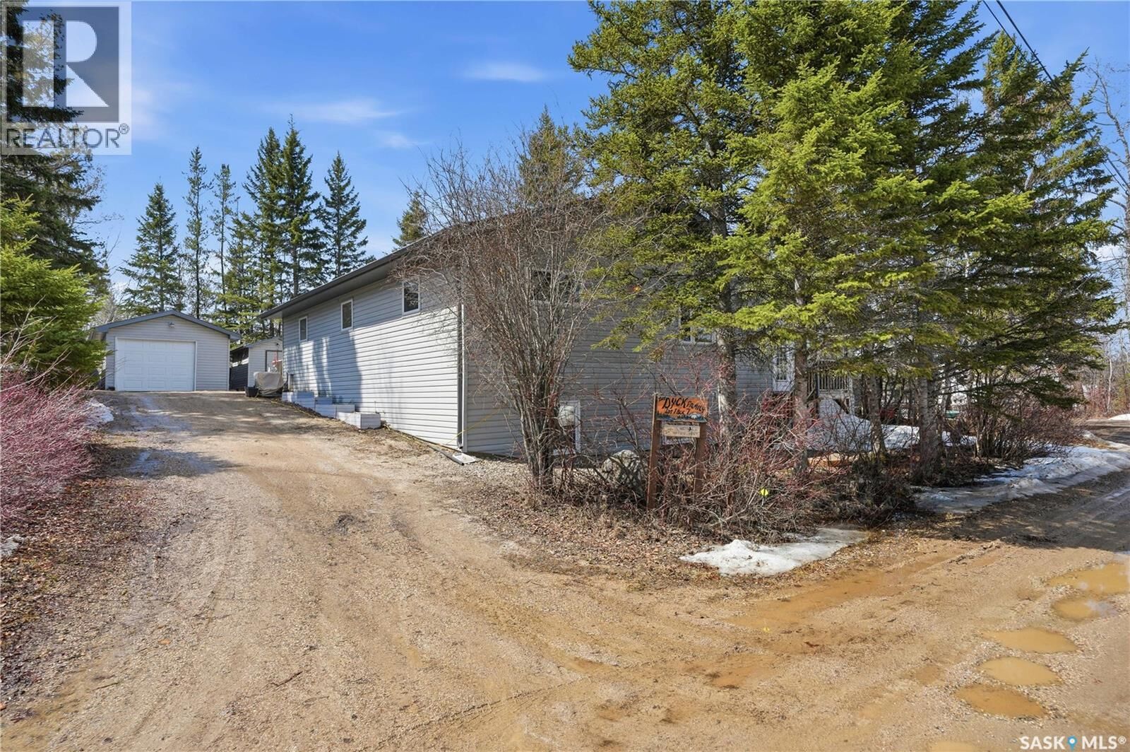 Property Photo:  205 Bay Drive W  SK S0J 0N0 