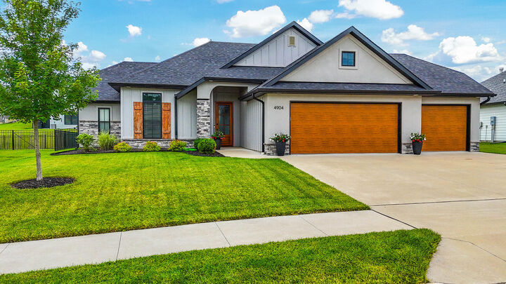Property Photo: 4904 Ballyneal Ct MO 65201