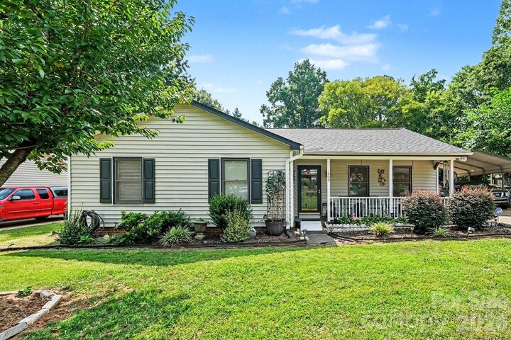 Property Photo: 1600 Teddington Drive NC 28214