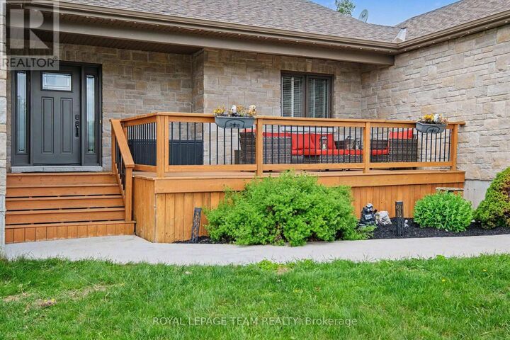 Property Photo: 265 Starlight Place ON K0A 1B0