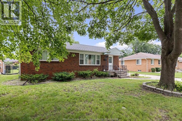 Property Photo:  3162 Avondale  ON N9E 1X3 