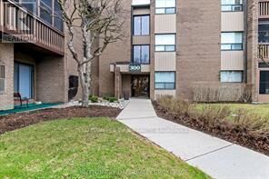 300 Everglade Crescent 214 — photo 1