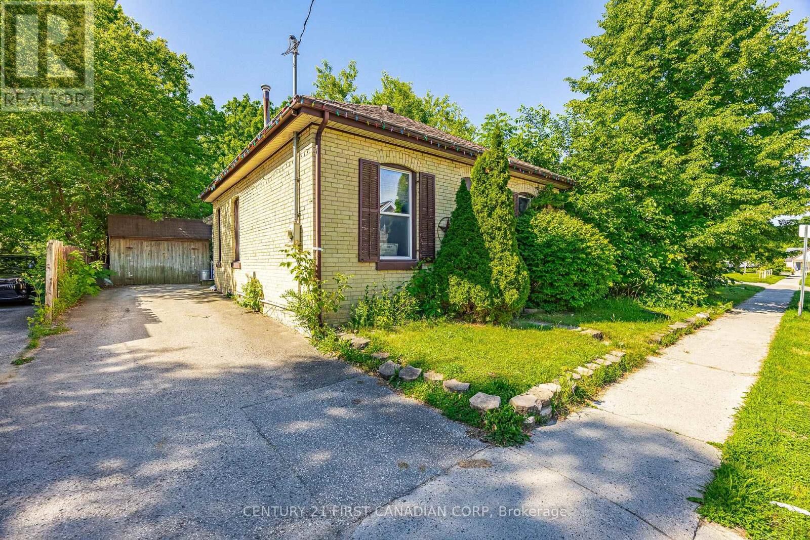 Property Photo:  973 Dame Street  ON N5Z 1M5 