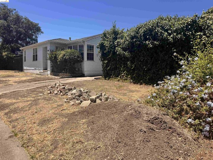 Property Photo:  3076 Stevenson St  CA 94565 