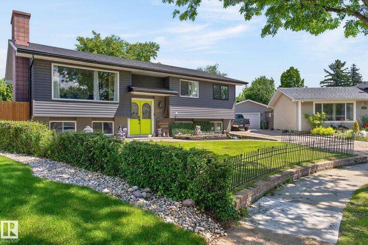 Property Photo:  8517 95 B Avenue  AB T8L 2V7 