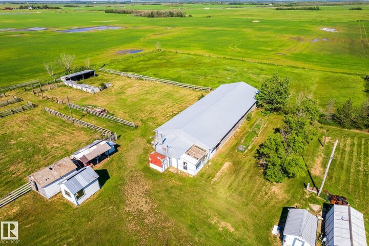 Property Photo:  551027 Range Road 193  AB T0B 2R0 