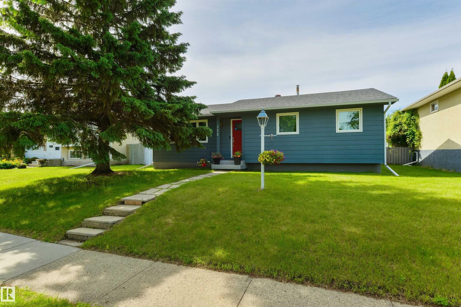 Property Photo:  122 Brookwood Drive  AB T7X 1G7 