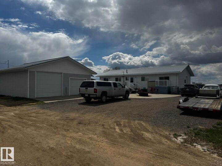 Property Photo:  4844 47 Avenue  AB T0B 0W0 