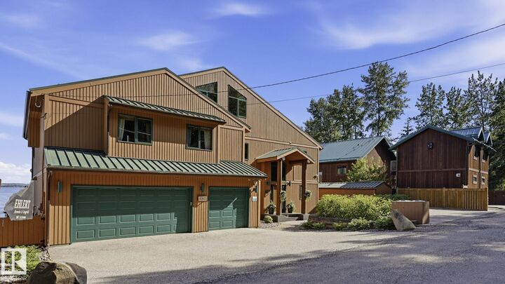 Property Photo: 1067 1 Avenue AB T0E 0V0