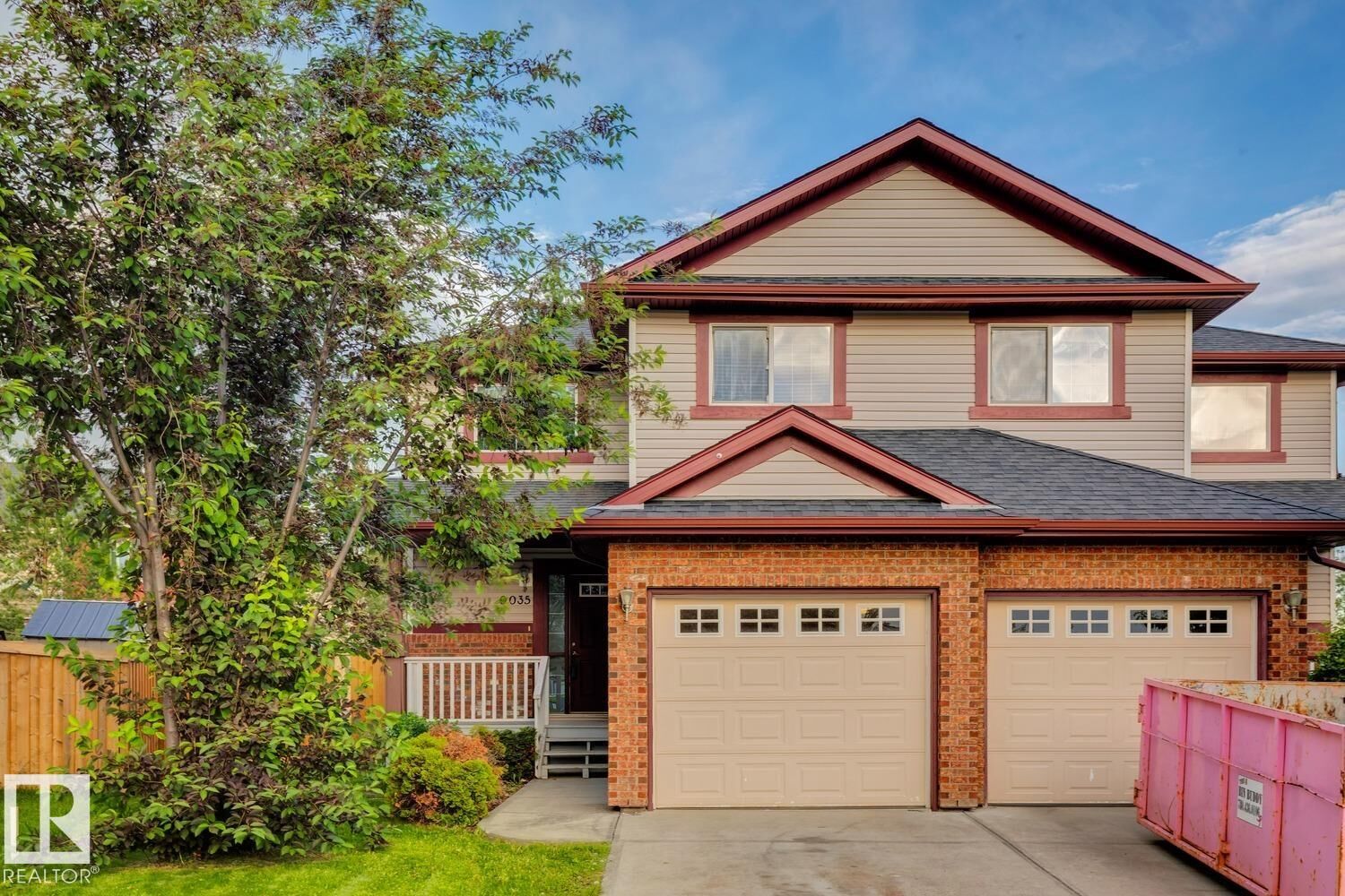 Property Photo:  9035 Scott Crescent NW  AB T6R 0E8 