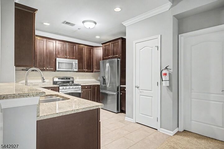 Property Photo:  1409 Brook Hollow Dr  NJ 07981 