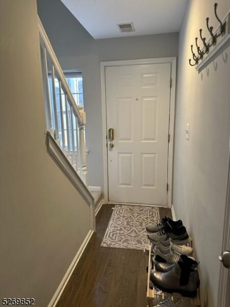 Property Photo:  93 Lakeview Ct  NJ 07442 