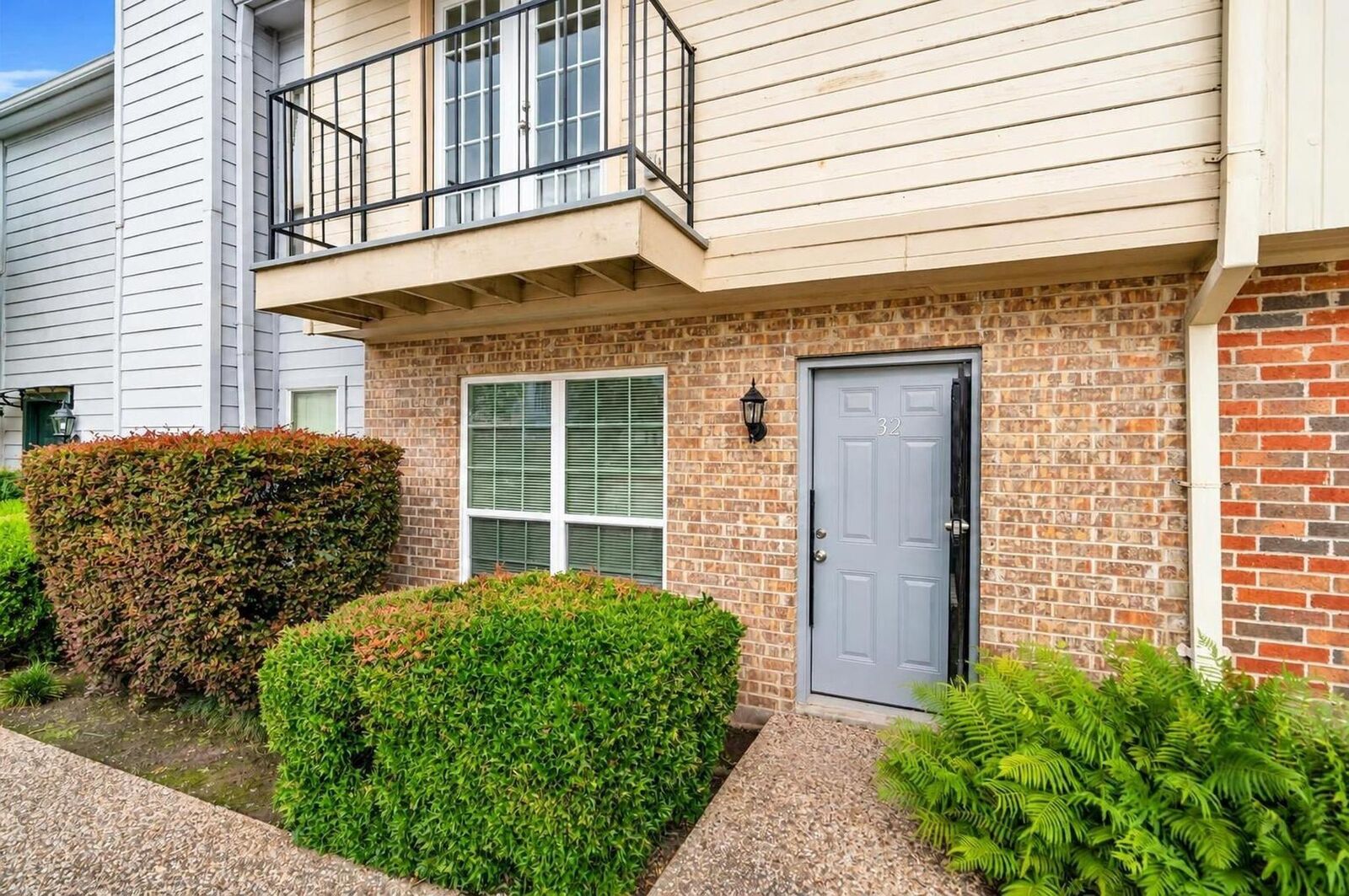 Property Photo:  6111 Beverly Hill Street 32  TX 77057 