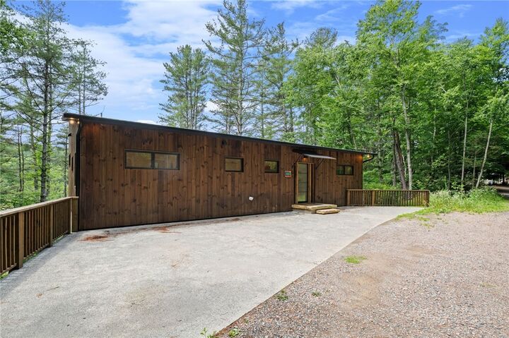 Property Photo:  281 New River Farms Road  NC 28626 