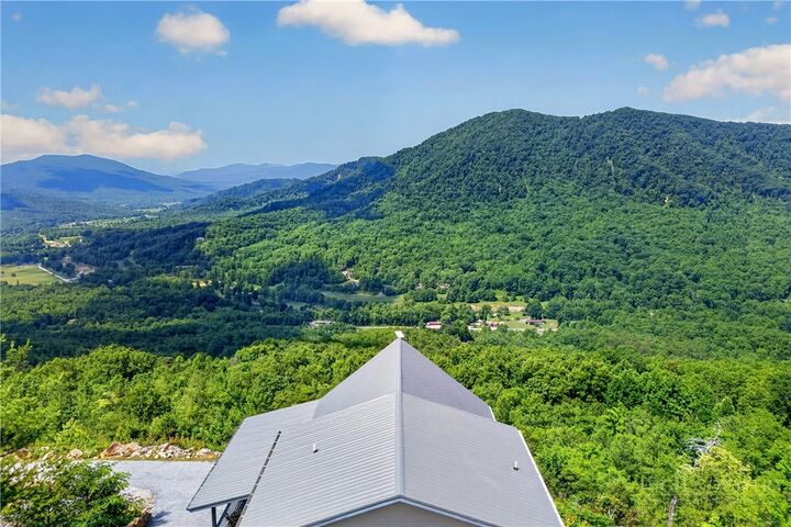 Property Photo:  25 N Forest Drive  NC 28752 