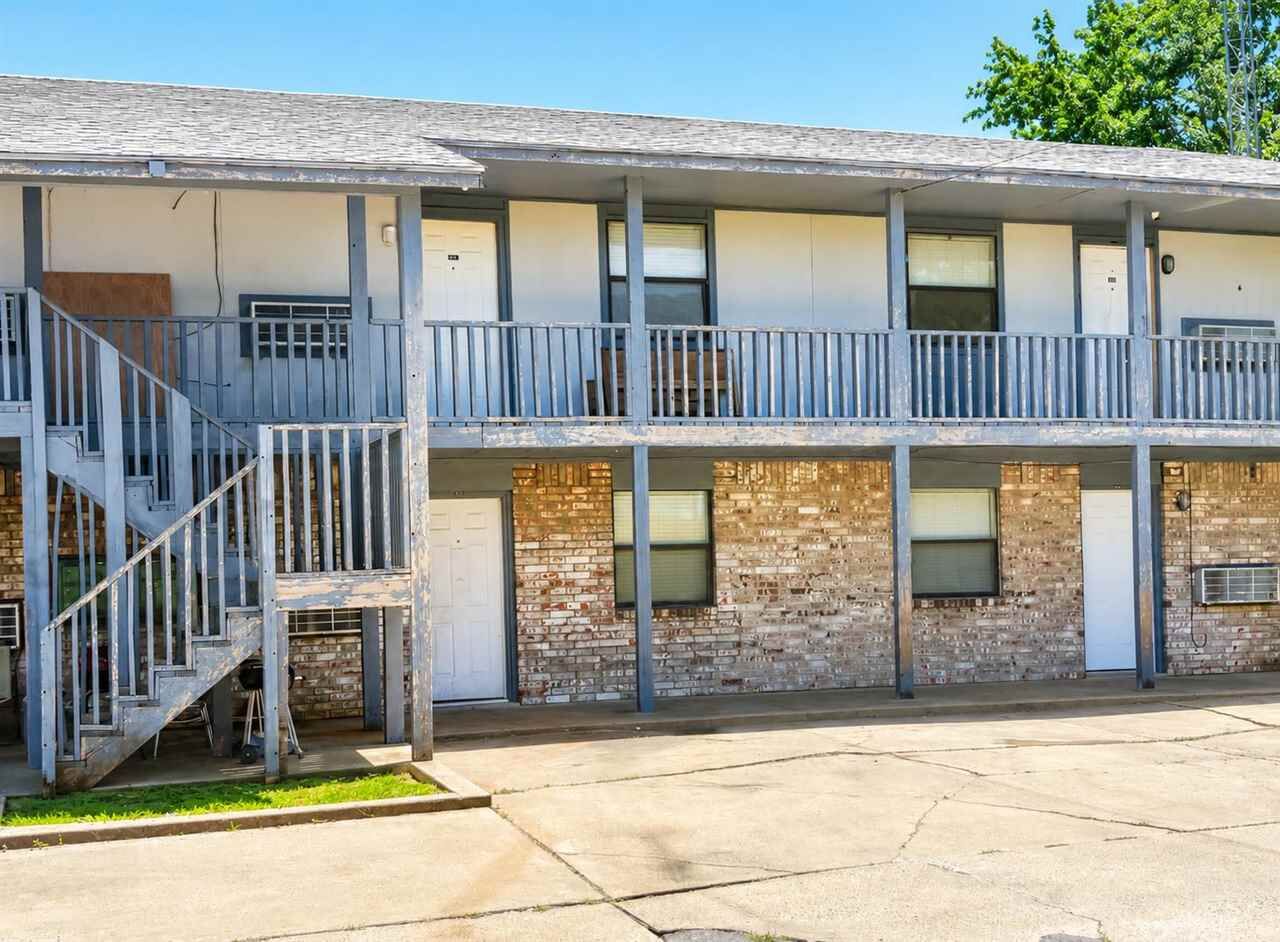 Property Photo:  1401 SW E Ave  OK 73501 