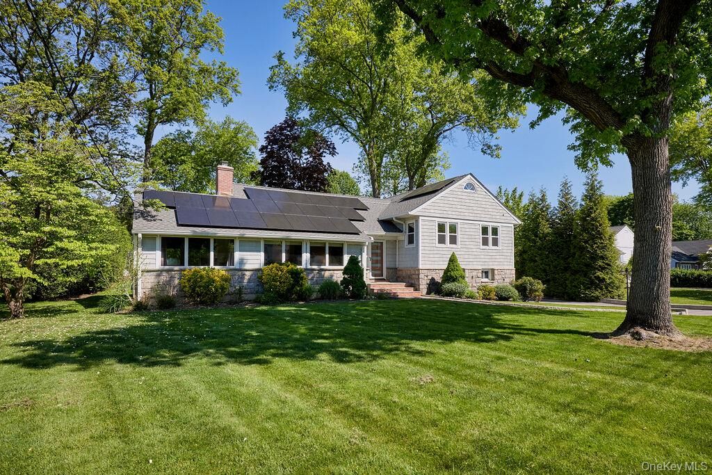 Property Photo:  304 Surrey Drive  NY 10804 