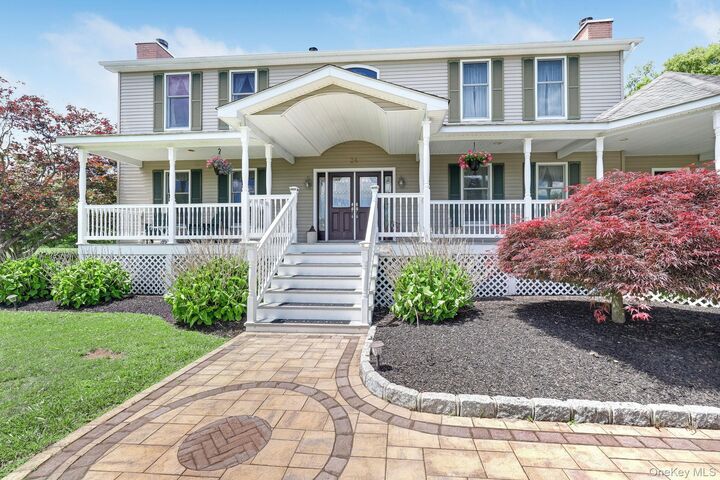Property Photo:  34 Stapleton Court  NY 10940 