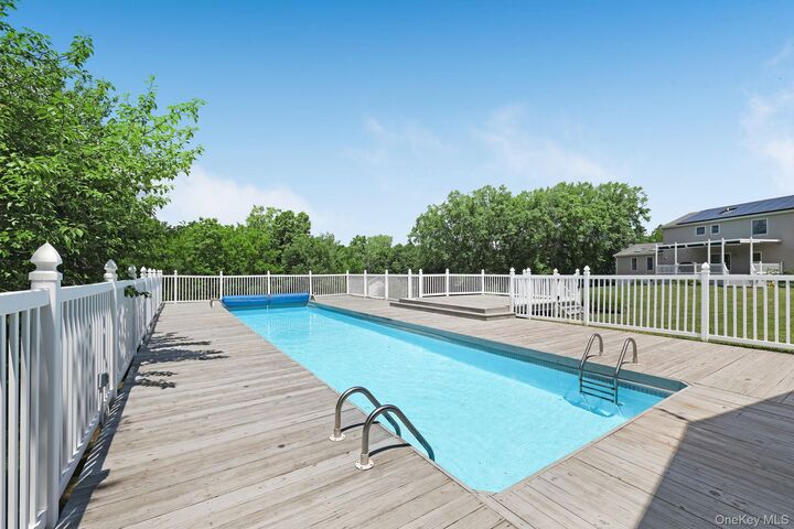 Property Photo:  34 Stapleton Court  NY 10940 