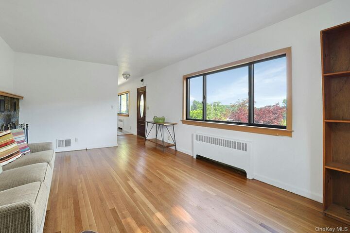 Property Photo:  141 Curtis Lane  NY 10710 