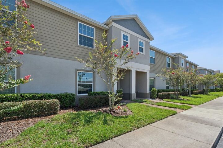 Property Photo:  318 Annabelle Way  FL 33837 