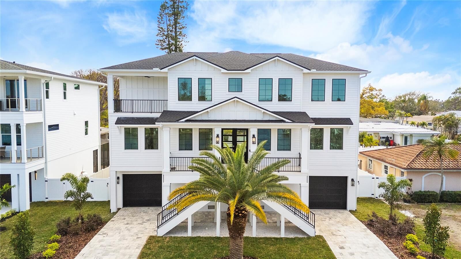 Property Photo:  220 90th Avenue NE  FL 33702 