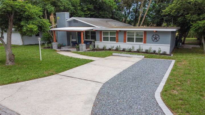 Property Photo: 1022 S Tower Lane FL 33853
