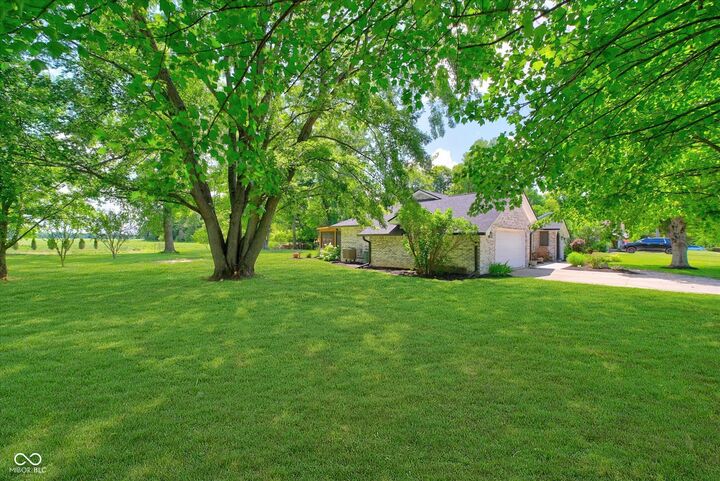 Property Photo:  1492 Woodscliff Drive  IN 46012 