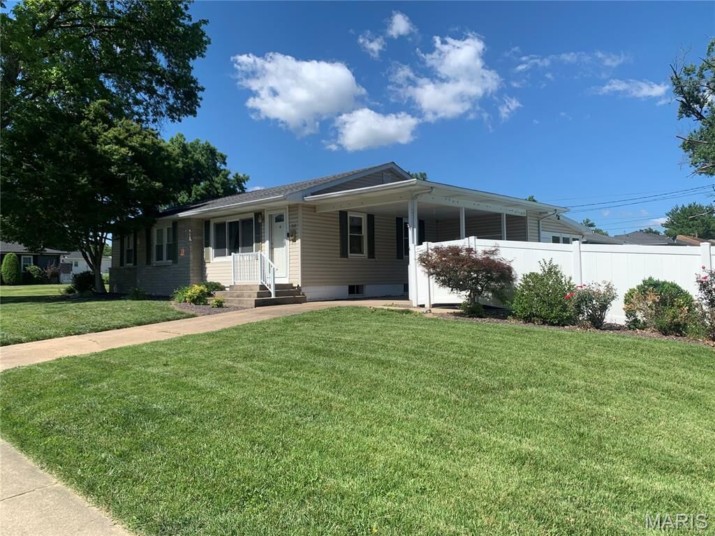 Property Photo:  1515 Madison Avenue  IL 62025 
