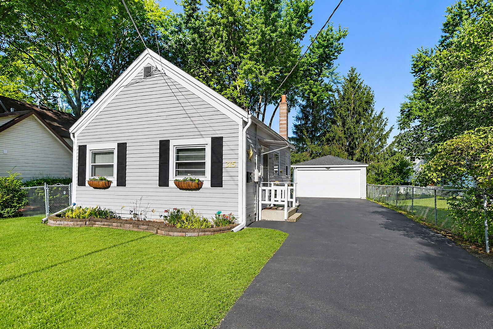 Property Photo: 315 E 2nd Street IL 60118