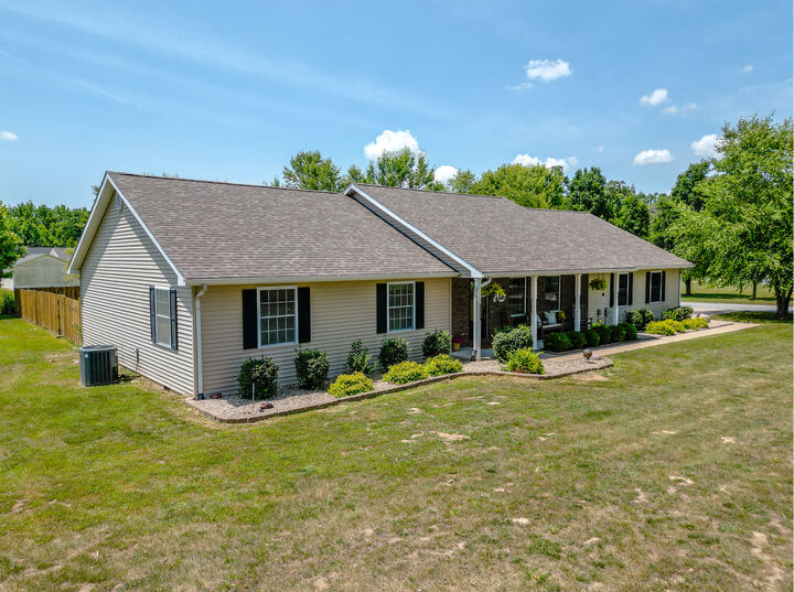 Property Photo: 923 Sycamore Road IL 62901