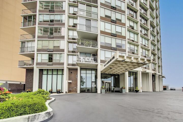 Property Photo:  940 W Glenlake Avenue 19C  IL 60660 
