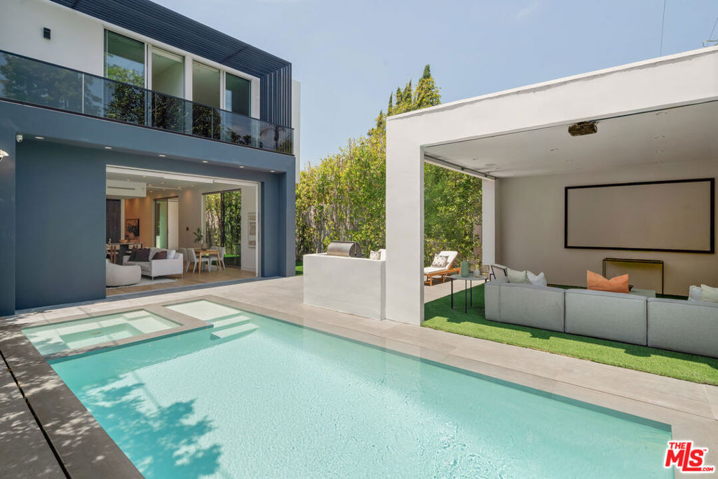 Property Photo:  436 Norwich Drive  CA 90048 