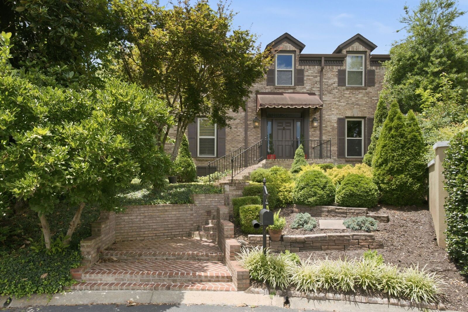 Property Photo: 165 Charleston Park TN 37205