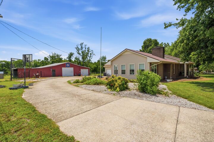 Property Photo:  307 S Leath Rd  TN 37148 
