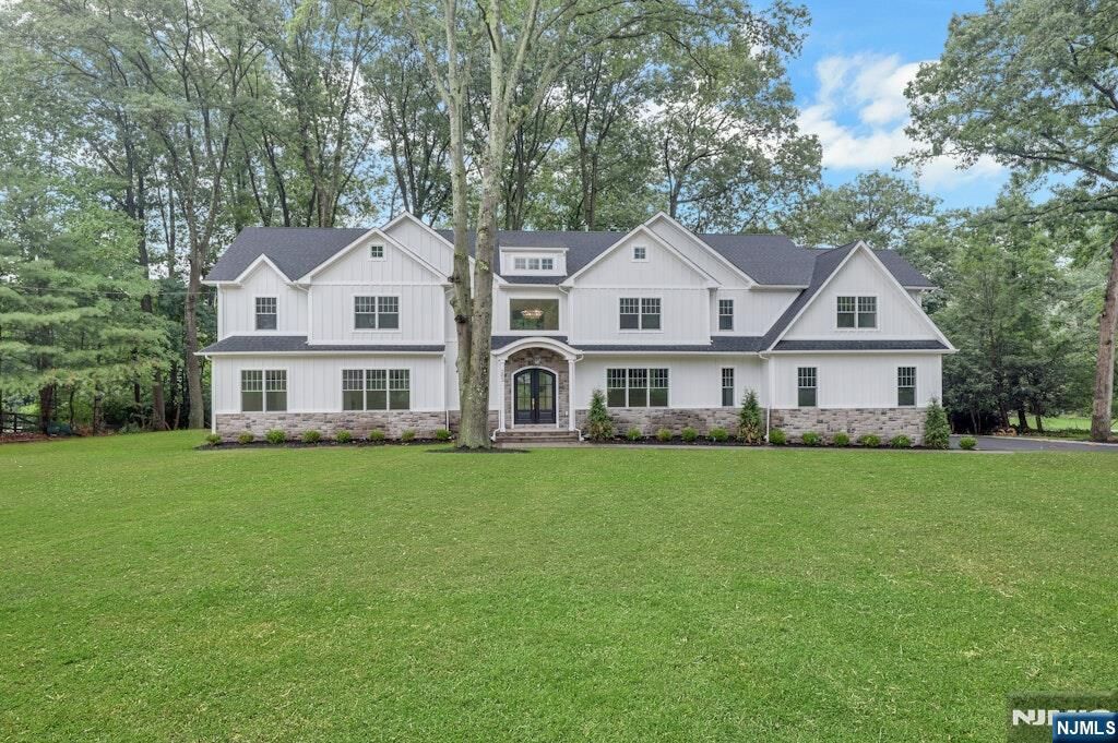 Property Photo:  263 Arbor Road  NJ 07417 