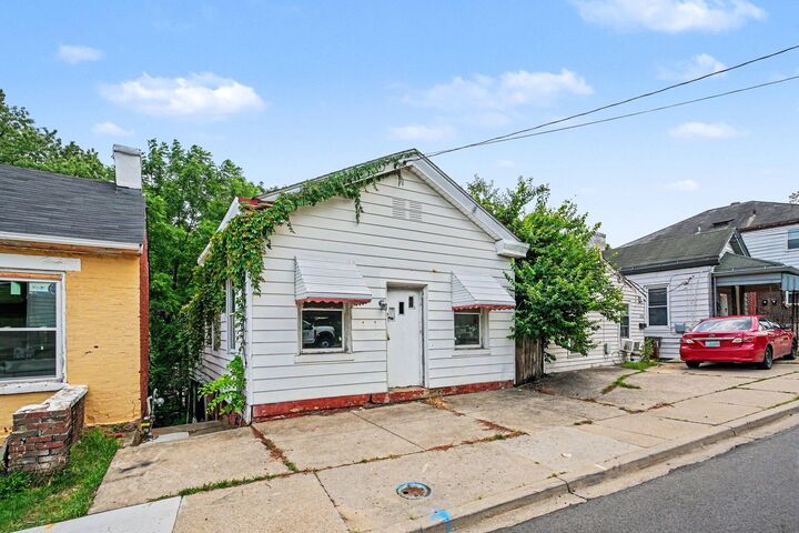 Property Photo:  1212 W Pike Street  KY 41011 