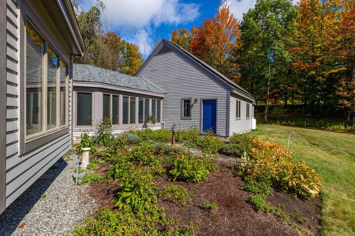 Property Photo:  10 Fiskill Farm Road  NH 03301 