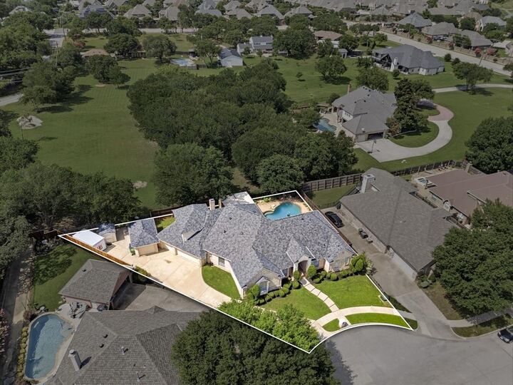 Property Photo:  7805 Vineyard Court  TX 76182 