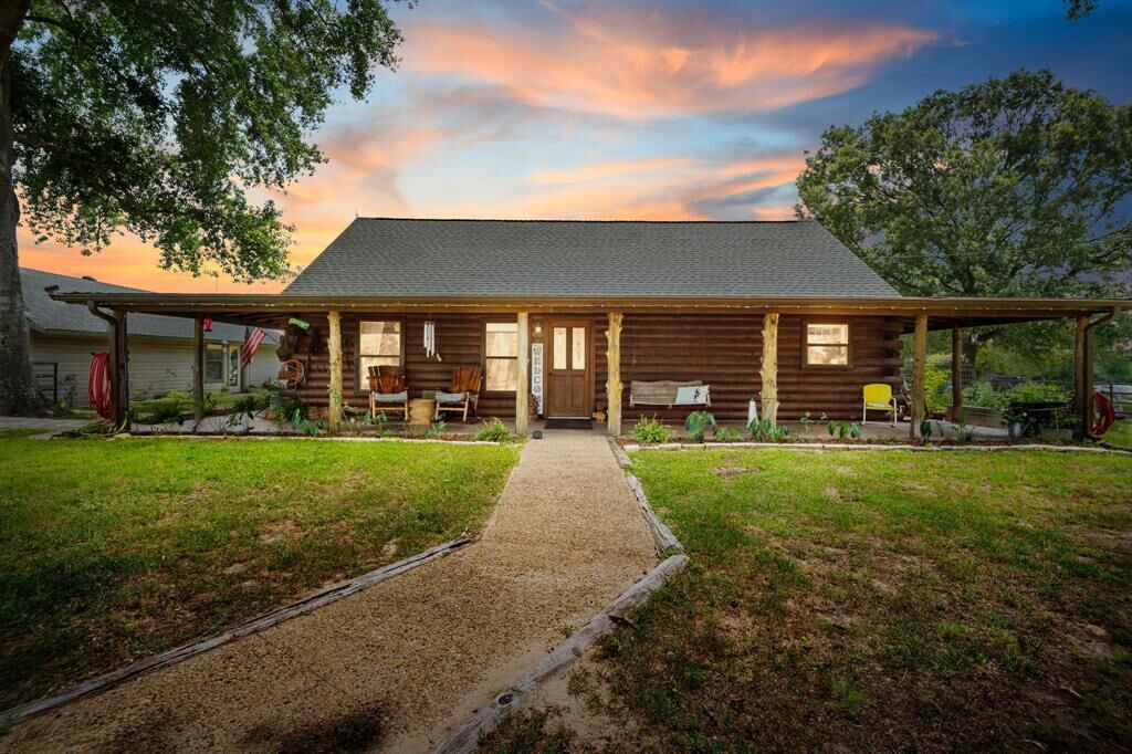 Property Photo:  13494 County Road 2919  TX 75124 