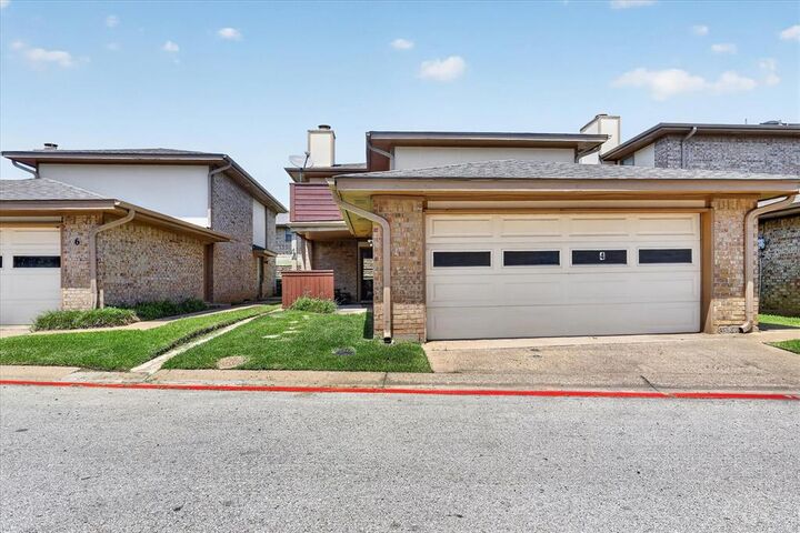 Property Photo: 4 Cedar Lane TX 76021