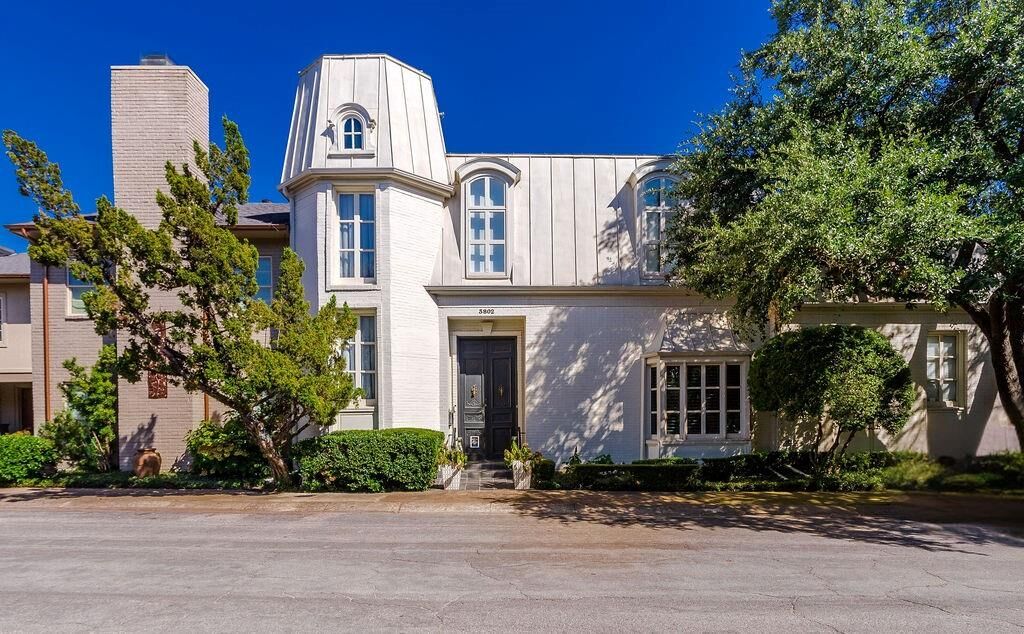 Property Photo: 3802 S Versailles Avenue TX 75209