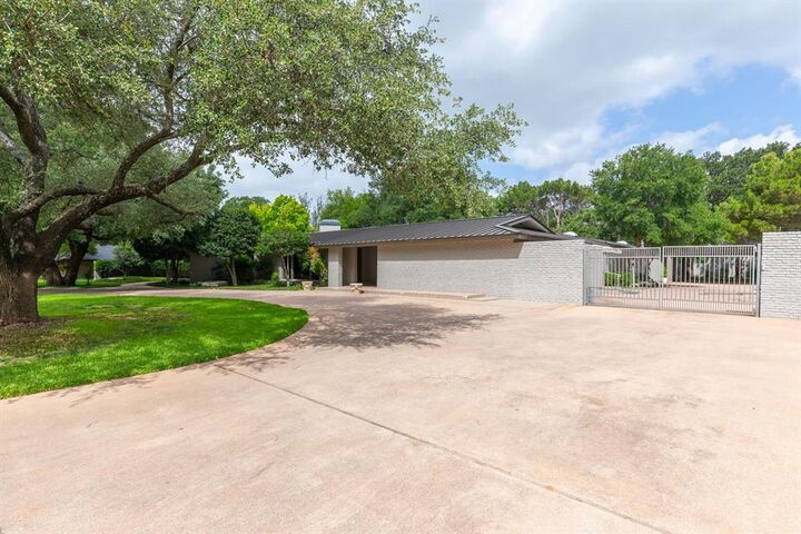 Property Photo: 1760 River Oaks Road TX 79605