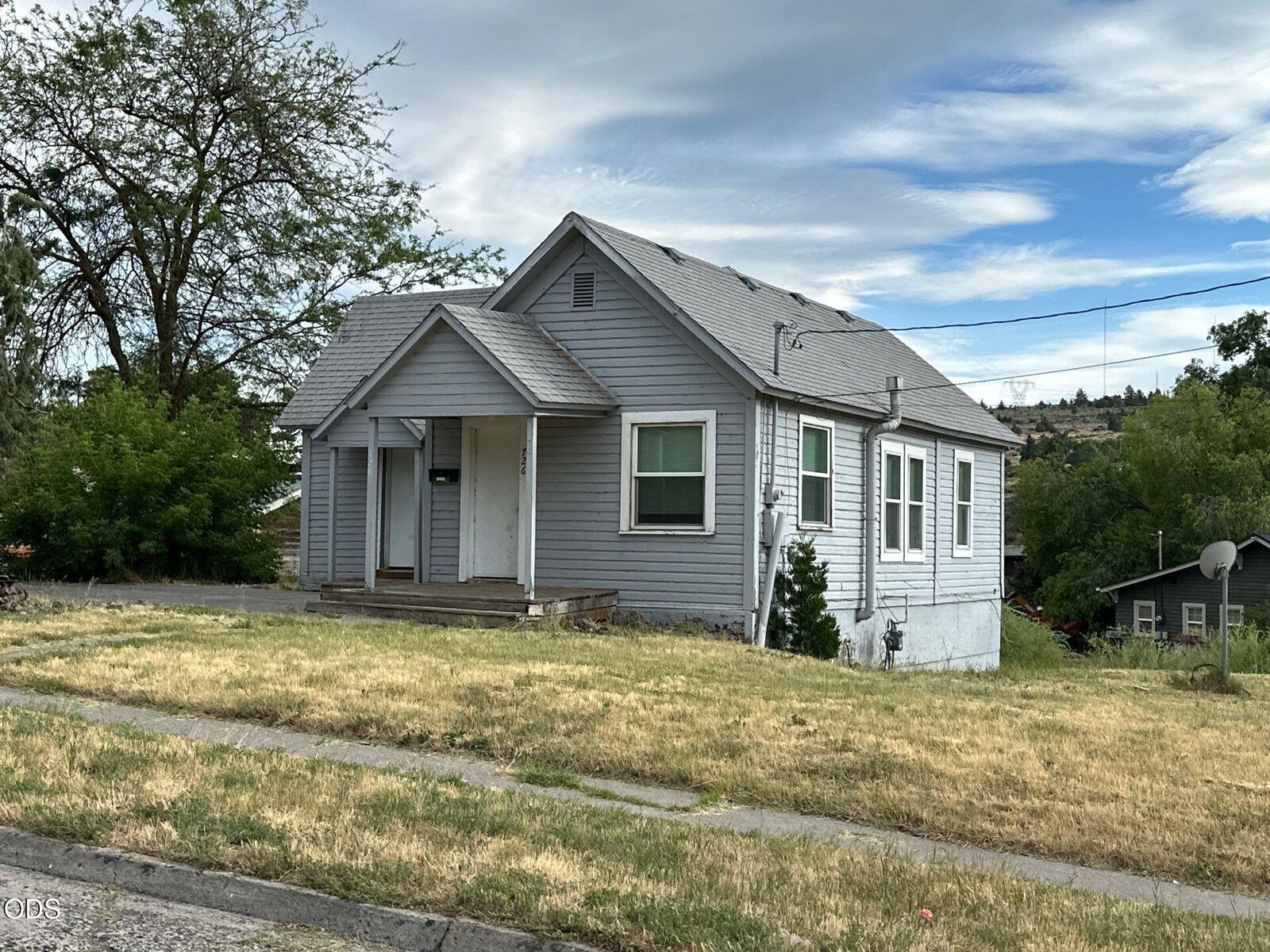 Property Photo:  726 N 2nd Street  OR 97601 