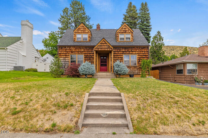 Property Photo:  1527 Pacific Terrace  OR 97601 