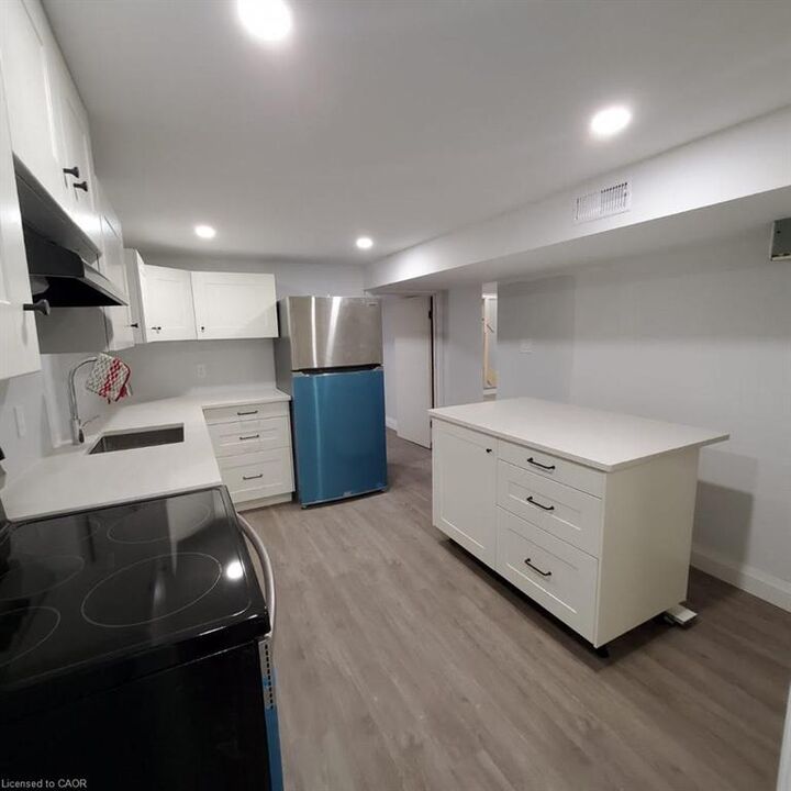 Property Photo:  270 Melrose Avenue Lower  ON N2H 2C1 