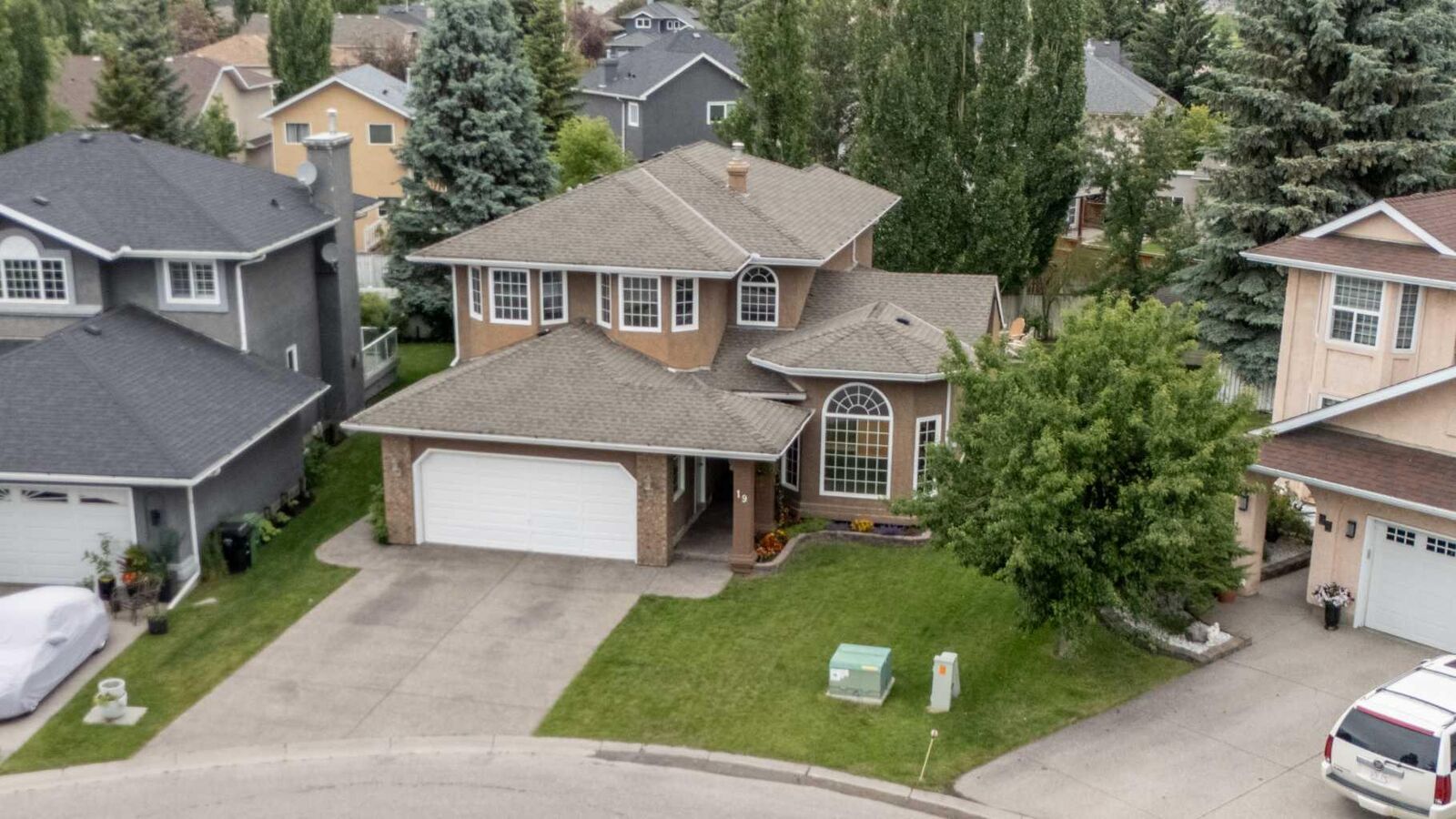 Property Photo: 19 McKenzie Lake Manor SE AB T2Z 1Y4