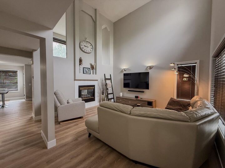 Property Photo:  1749 Douglas Glen Grove SE  AB T2Z 3A5 
