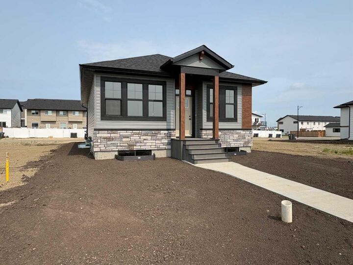25 Ian Way — photo 1